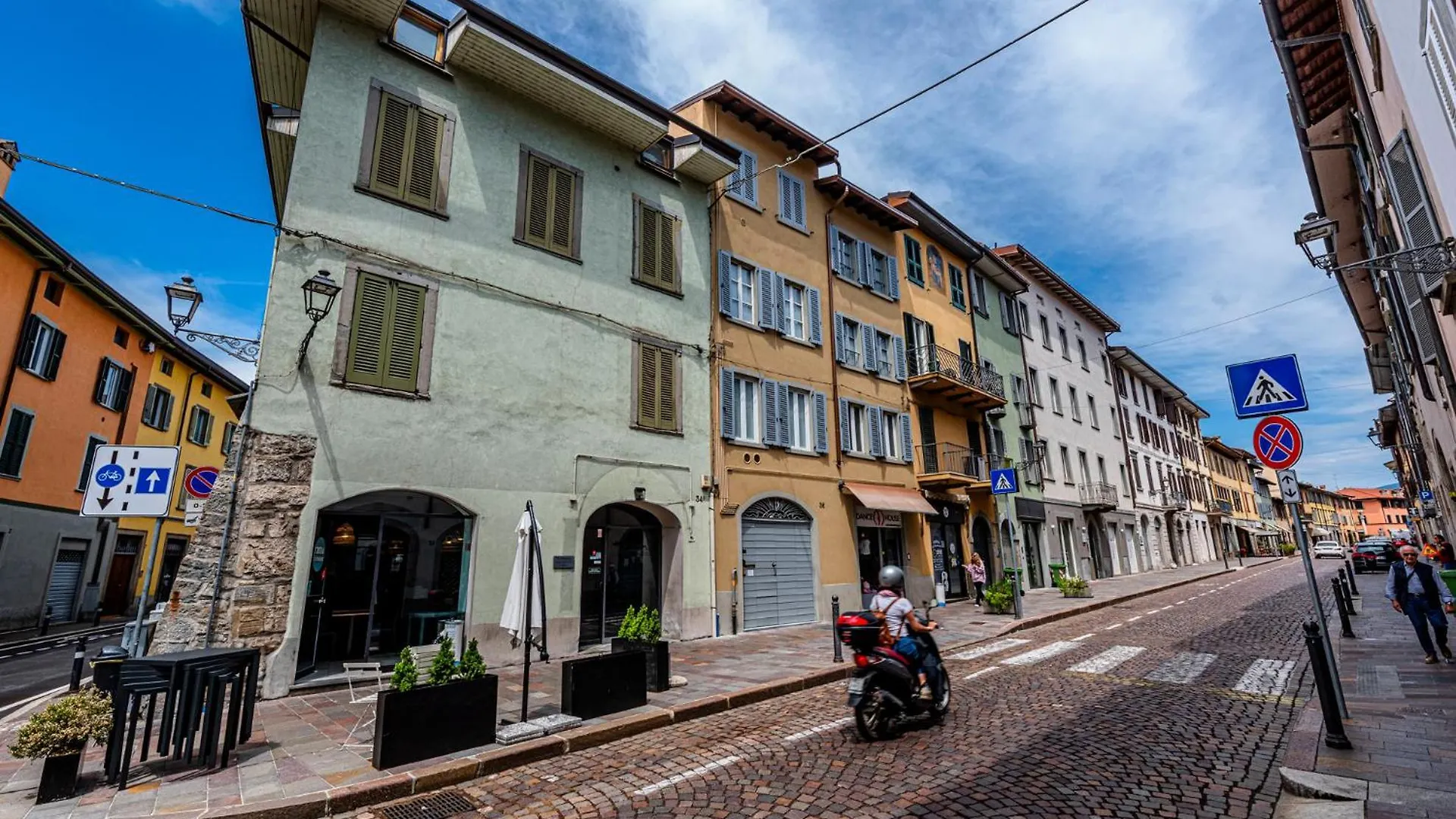 The Blue Nest Life&Art Studio Apartment Bergamo Italy